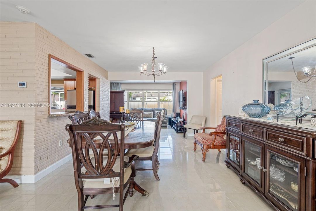 En Venta: $599,999 (4 camas, 2 baños, 1747 Pies cuadrados)