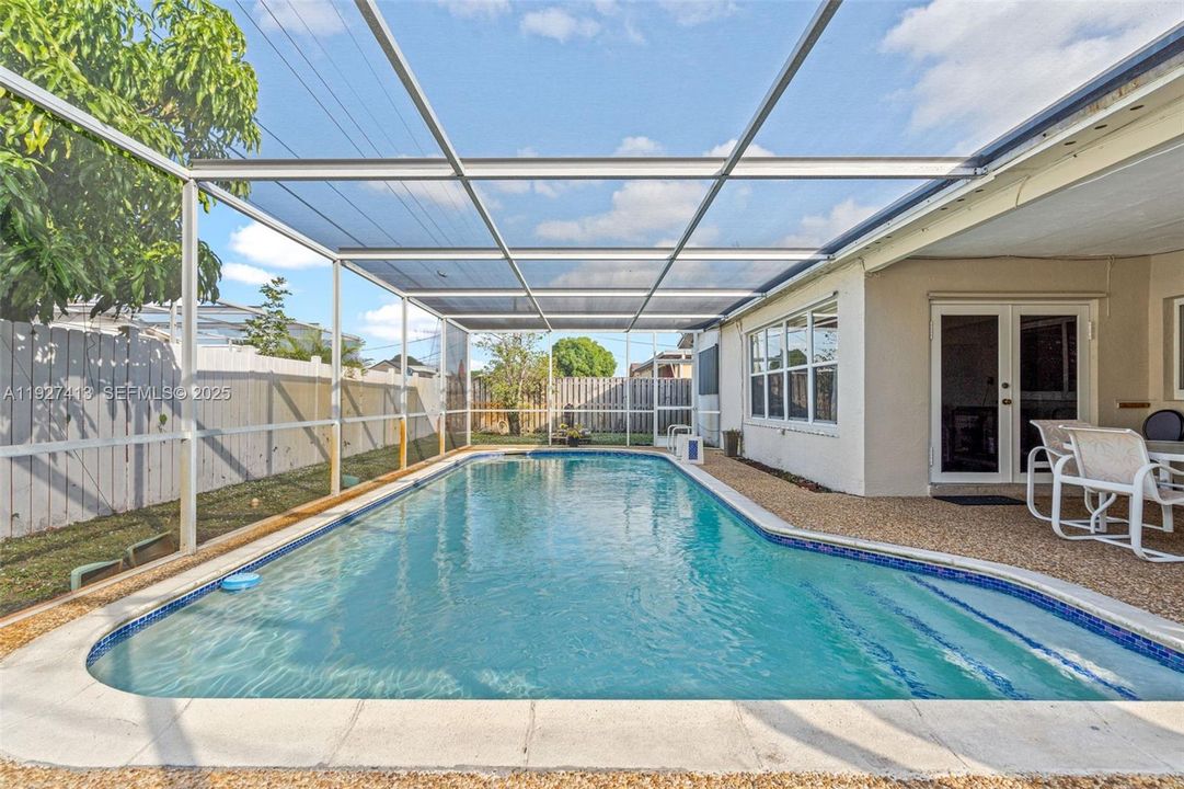 En Venta: $599,999 (4 camas, 2 baños, 1747 Pies cuadrados)