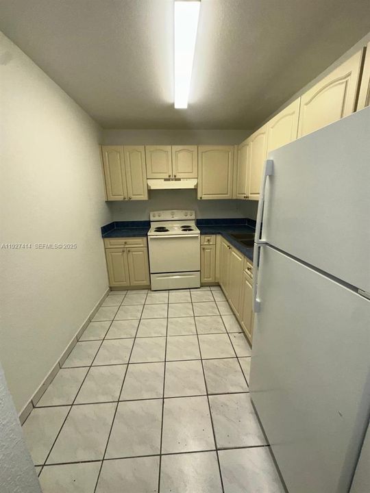 В аренду: $2,050 (2 спален, 2 ванн, 996 Квадратных фут)