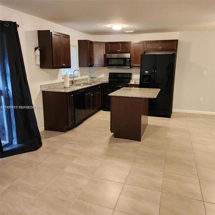 В аренду: $3,000 (3 спален, 2 ванн, 1380 Квадратных фут)