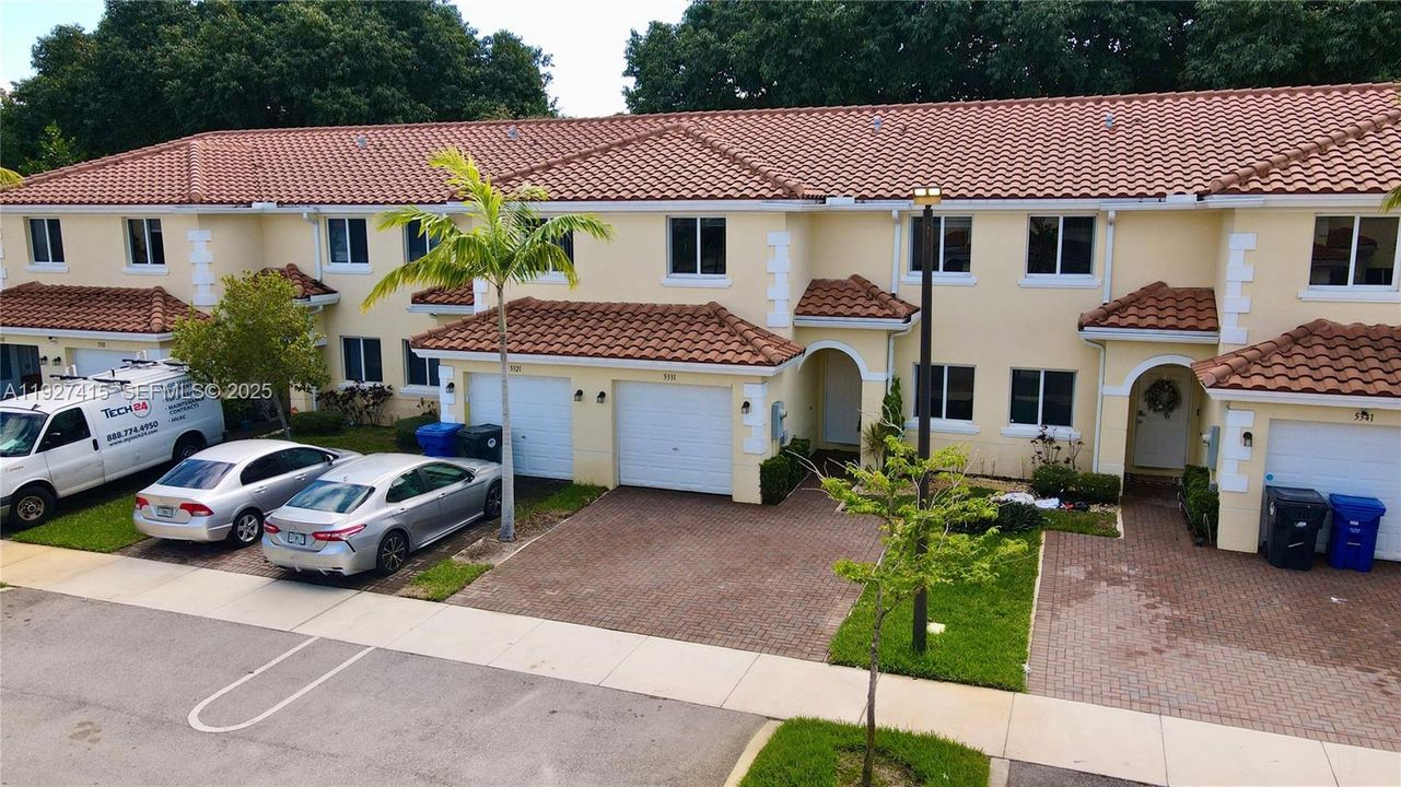 В аренду: $3,000 (3 спален, 2 ванн, 1380 Квадратных фут)