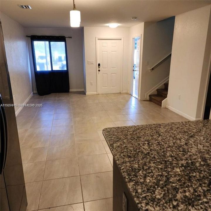 В аренду: $3,000 (3 спален, 2 ванн, 1380 Квадратных фут)