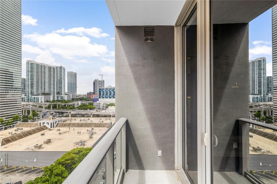 В аренду: $2,500 (1 спален, 1 ванн, 526 Квадратных фут)