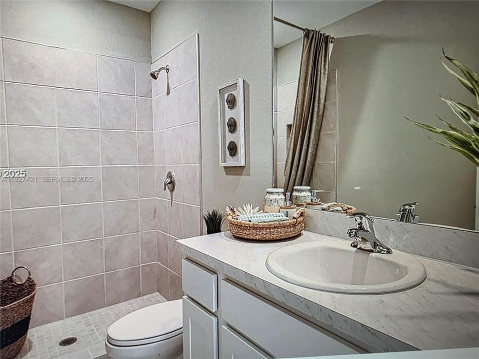 For Rent: $2,599 (3 beds, 3 baths, 1380 Square Feet)