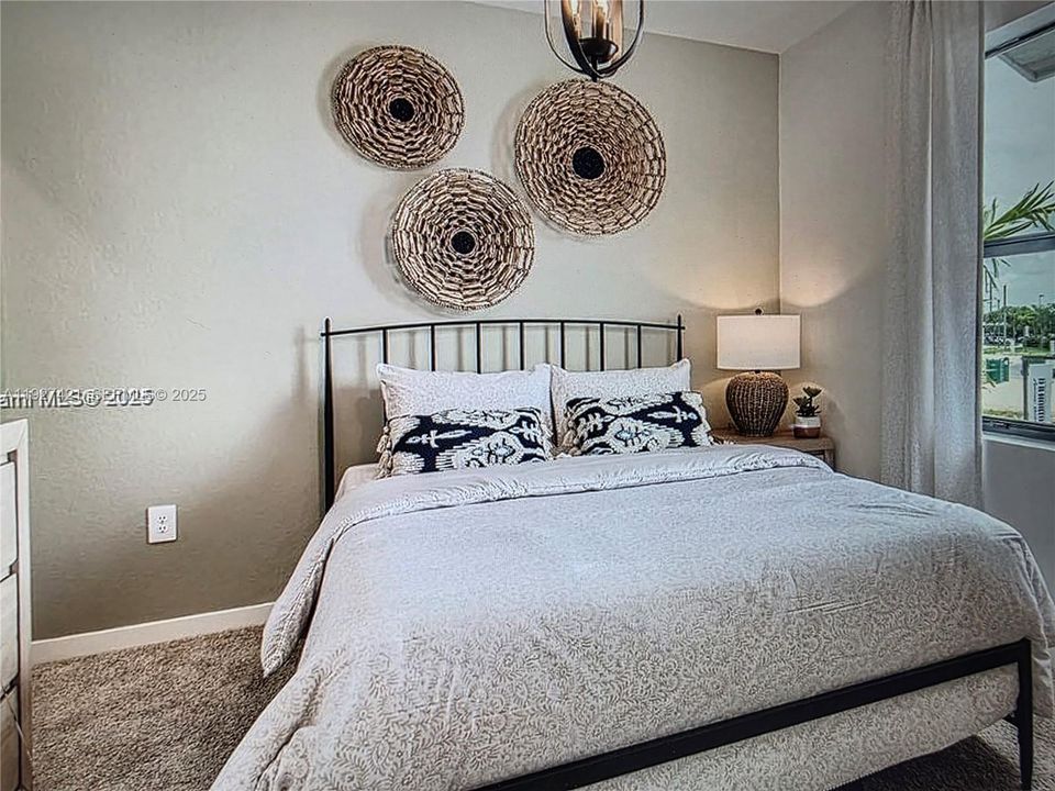 For Rent: $2,599 (3 beds, 3 baths, 1380 Square Feet)