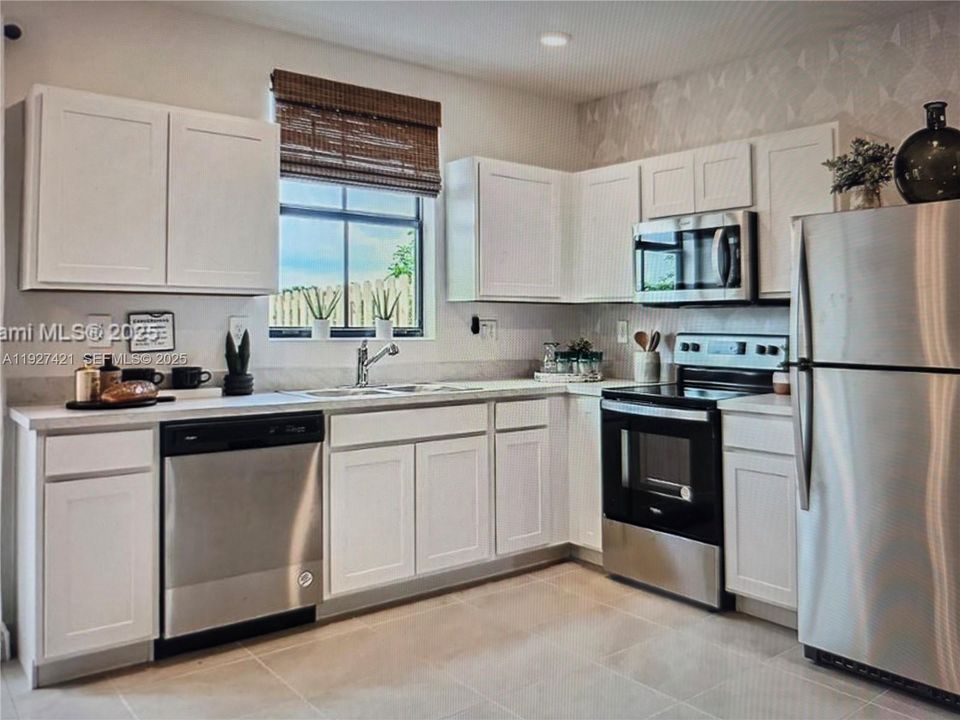 For Rent: $2,599 (3 beds, 3 baths, 1380 Square Feet)