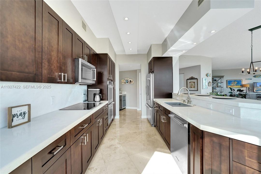 : $975,000 (2 camas, 2 baños, 1730 Pies cuadrados)