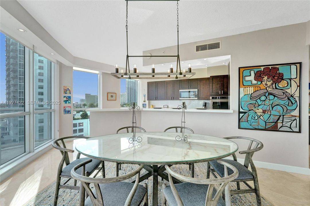 : $975,000 (2 camas, 2 baños, 1730 Pies cuadrados)