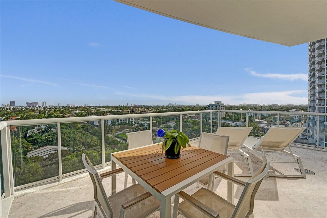 : $975,000 (2 camas, 2 baños, 1730 Pies cuadrados)