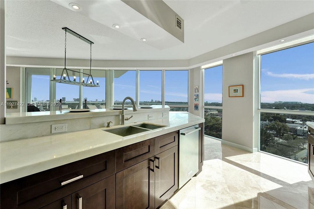 : $975,000 (2 camas, 2 baños, 1730 Pies cuadrados)