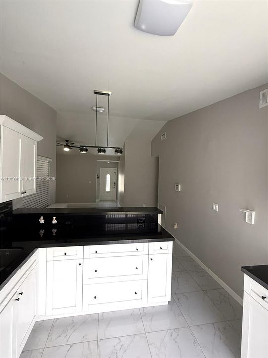 待售: $459,999 (3 贝兹, 2 浴室, 1244 平方英尺)