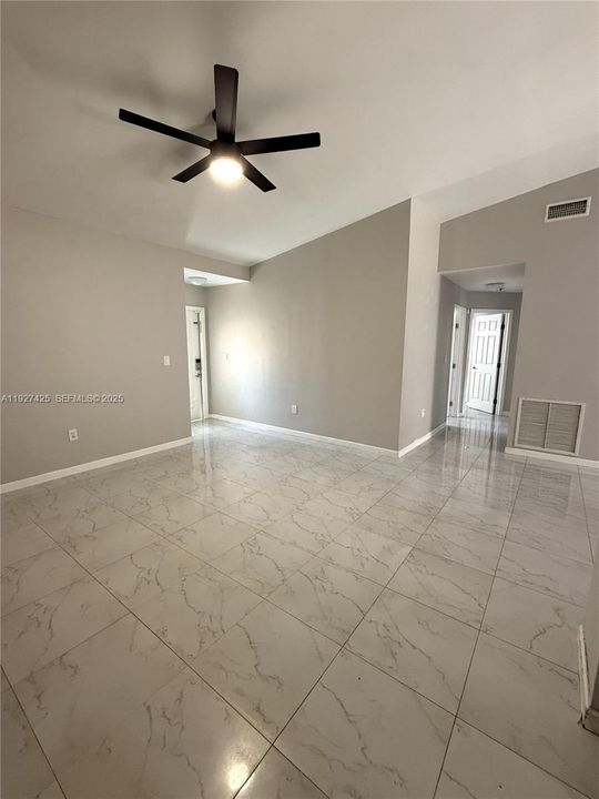 待售: $459,999 (3 贝兹, 2 浴室, 1244 平方英尺)