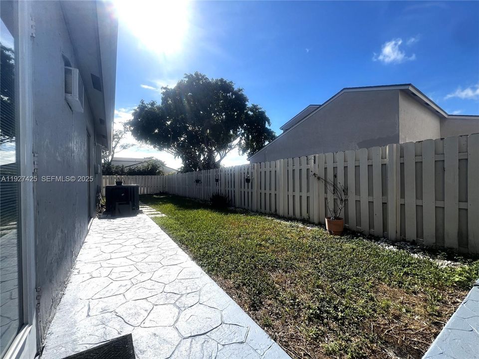 待售: $459,999 (3 贝兹, 2 浴室, 1244 平方英尺)