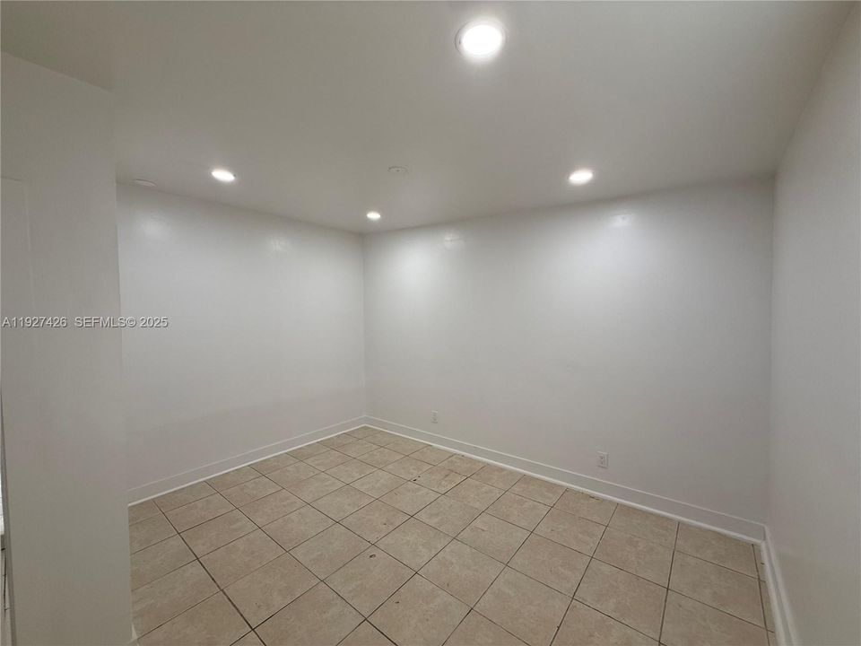 For Rent: $2,900 (4 beds, 2 baths, 1342 Square Feet)