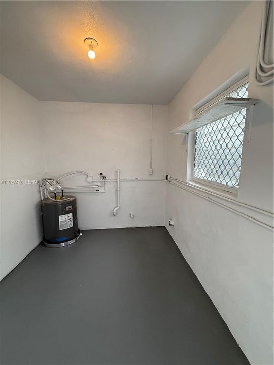 For Rent: $2,900 (4 beds, 2 baths, 1342 Square Feet)