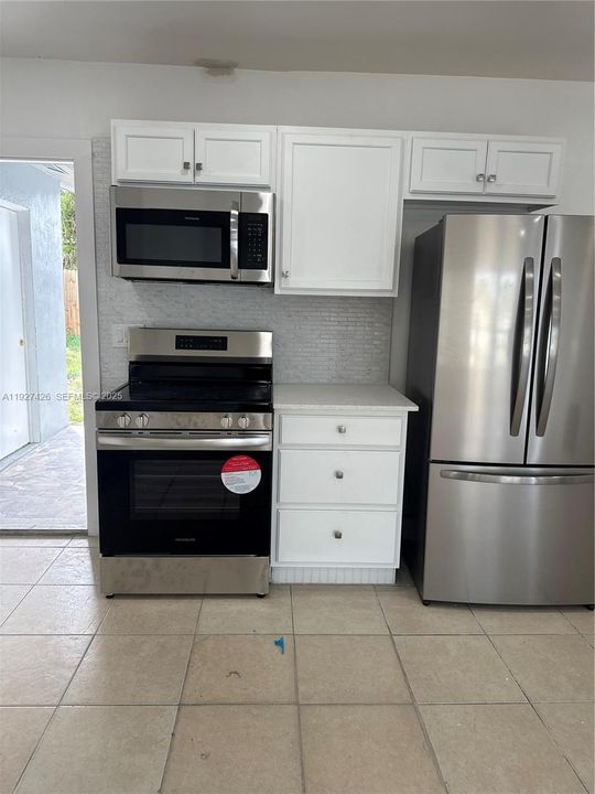 For Rent: $2,900 (4 beds, 2 baths, 1342 Square Feet)