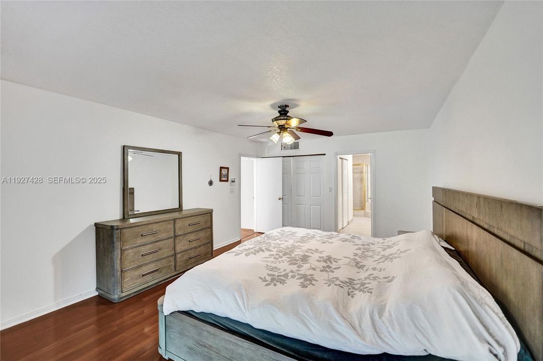 На продажу: $550,000 (3 спален, 3 ванн, 2350 Квадратных фут)