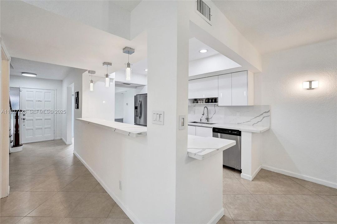 На продажу: $550,000 (3 спален, 3 ванн, 2350 Квадратных фут)