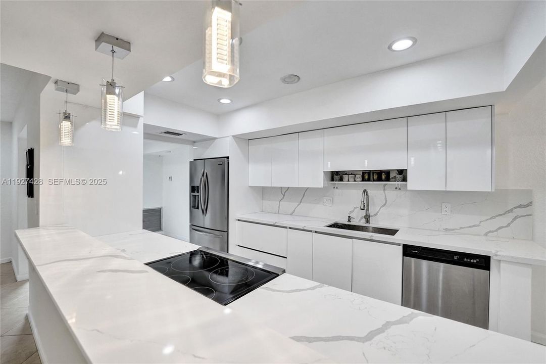 На продажу: $550,000 (3 спален, 3 ванн, 2350 Квадратных фут)