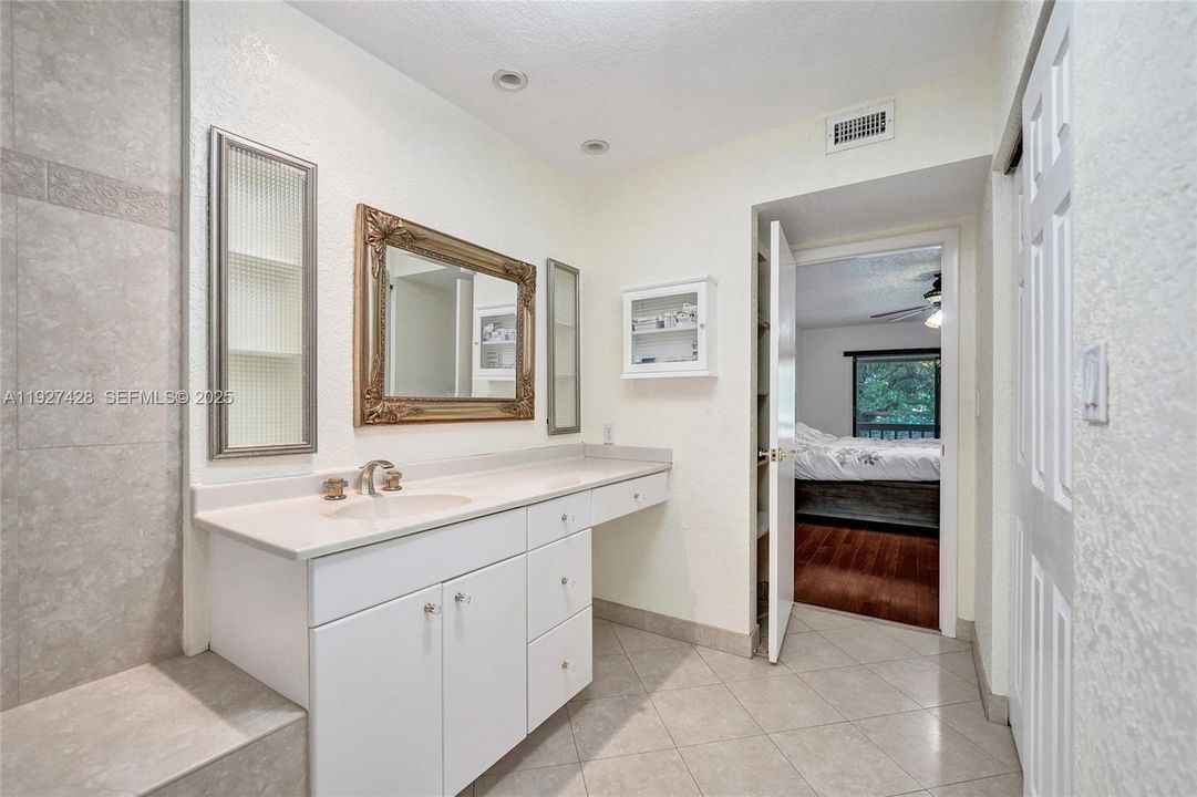 На продажу: $550,000 (3 спален, 3 ванн, 2350 Квадратных фут)