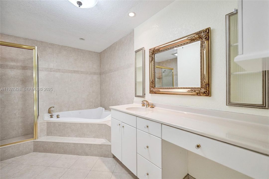 На продажу: $550,000 (3 спален, 3 ванн, 2350 Квадратных фут)