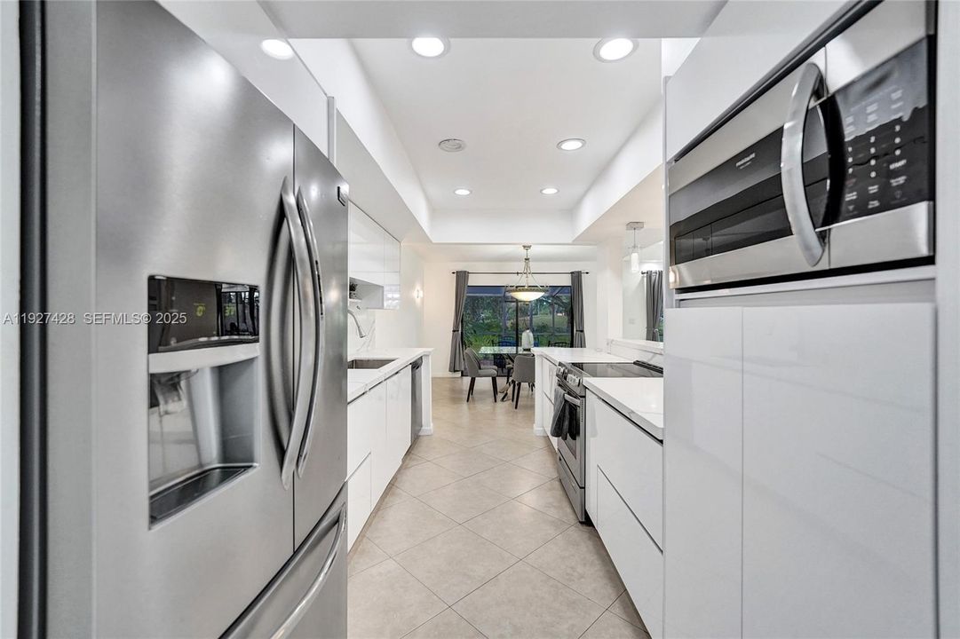 На продажу: $550,000 (3 спален, 3 ванн, 2350 Квадратных фут)