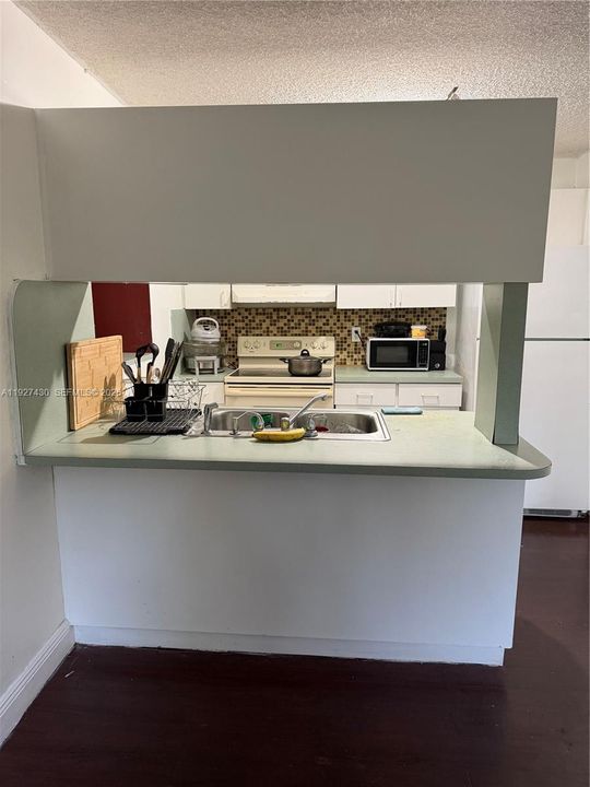 出租: $2,200 (2 贝兹, 1 浴室, 4912 平方英尺)