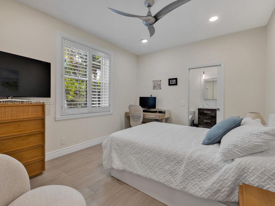 For Sale: $1,650,000 (5 beds, 3 baths, 3298 Square Feet)