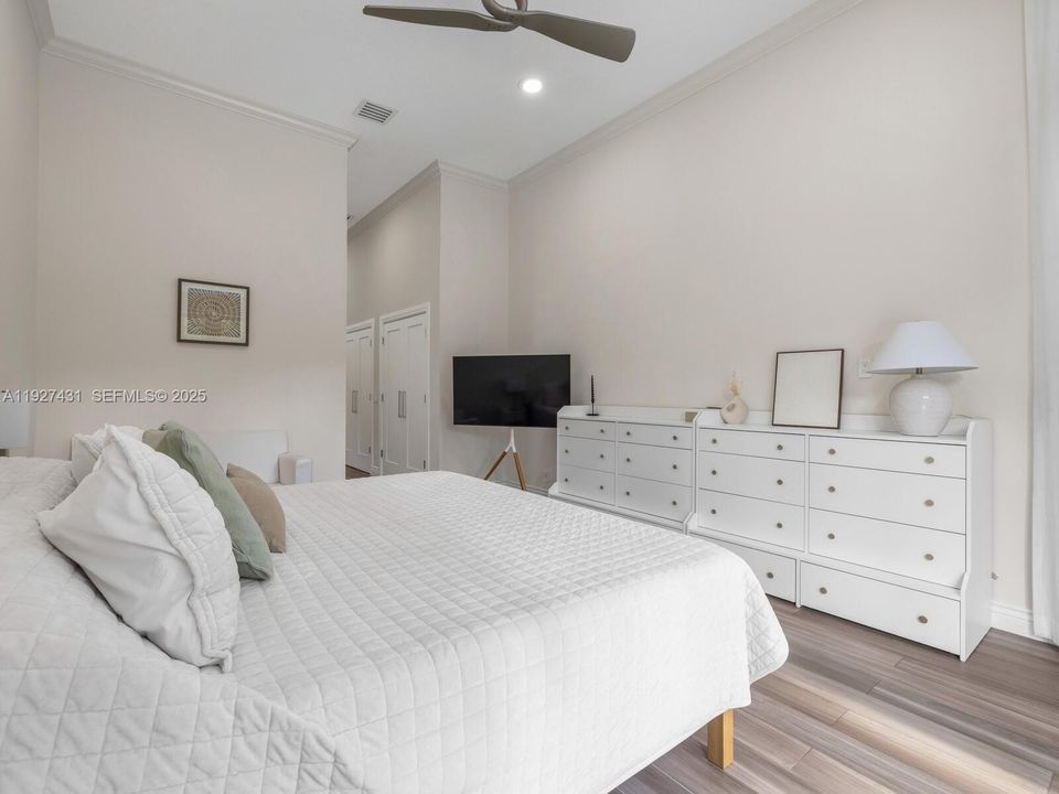 For Sale: $1,650,000 (5 beds, 3 baths, 3298 Square Feet)