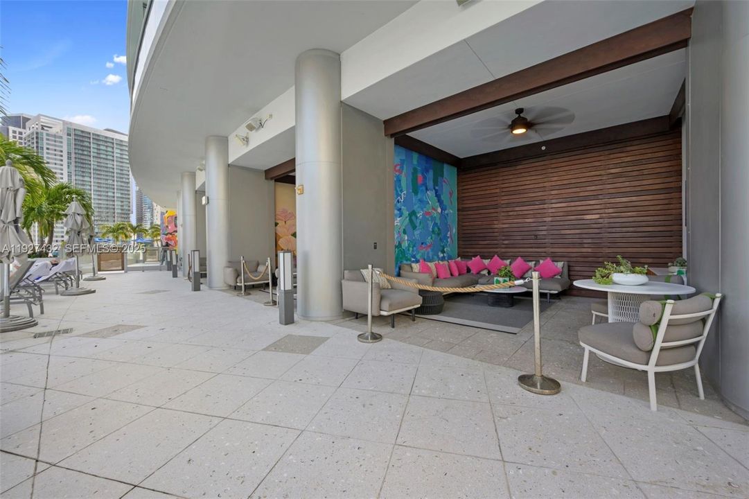 For Sale: $540,000 (1 beds, 1 baths, 822 Square Feet)