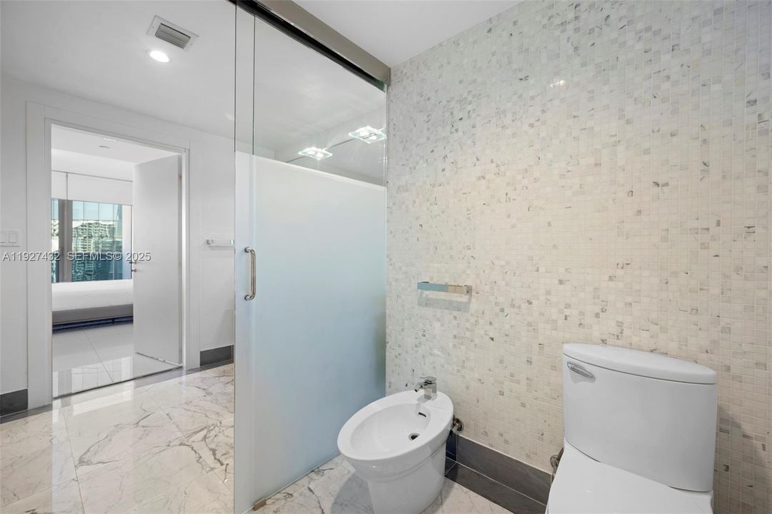 For Sale: $540,000 (1 beds, 1 baths, 822 Square Feet)