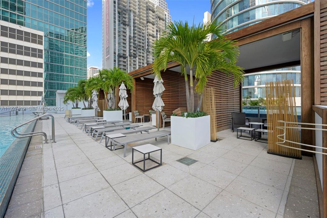 For Sale: $540,000 (1 beds, 1 baths, 822 Square Feet)