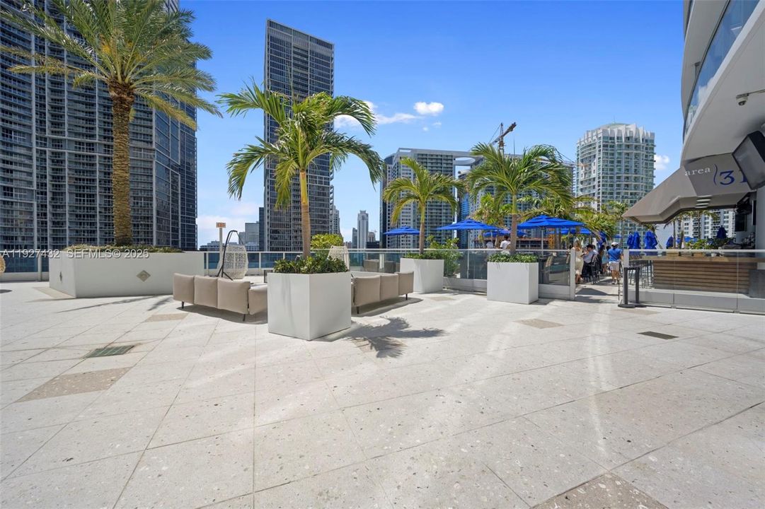 For Sale: $540,000 (1 beds, 1 baths, 822 Square Feet)