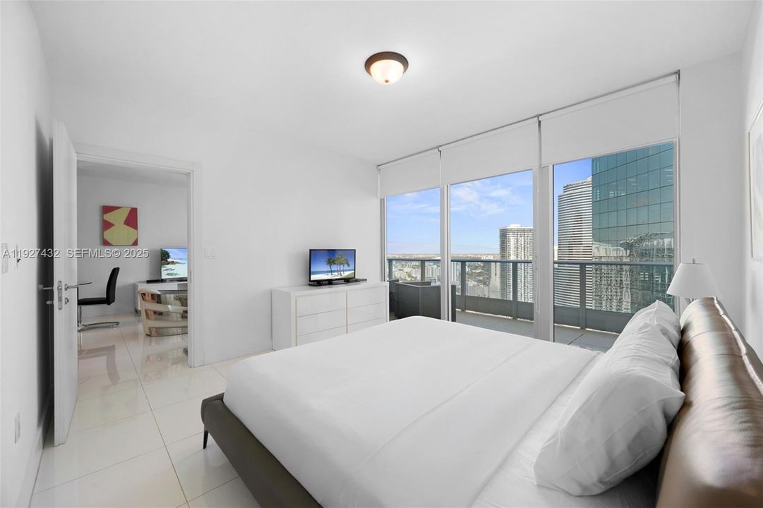 For Sale: $540,000 (1 beds, 1 baths, 822 Square Feet)