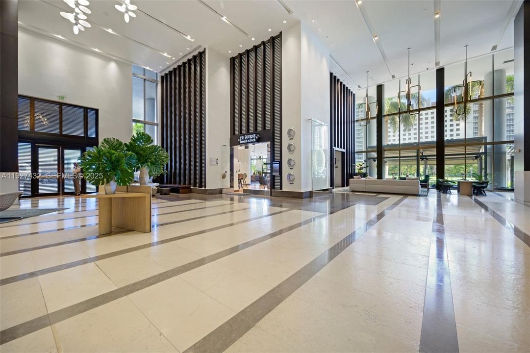 For Sale: $540,000 (1 beds, 1 baths, 822 Square Feet)