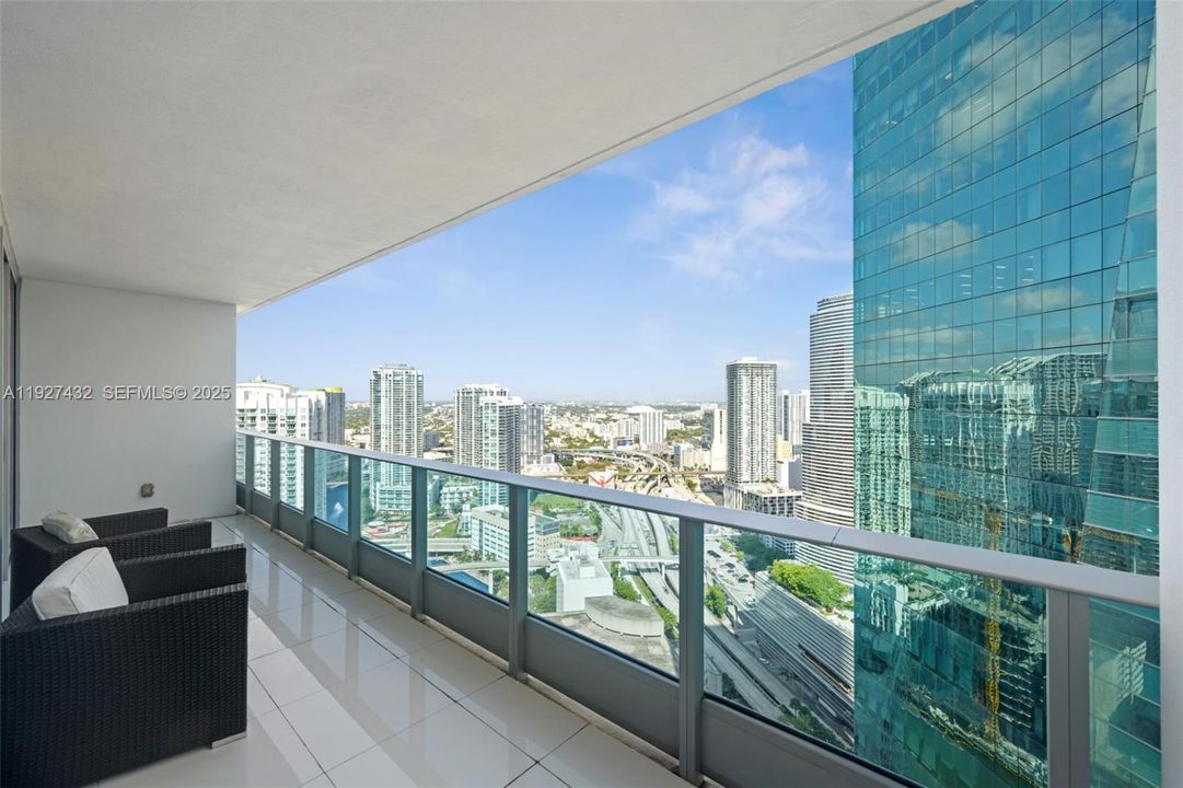 For Sale: $540,000 (1 beds, 1 baths, 822 Square Feet)