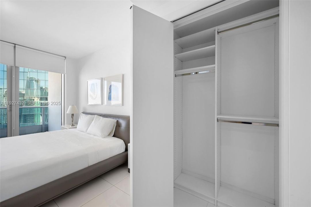 For Sale: $540,000 (1 beds, 1 baths, 822 Square Feet)