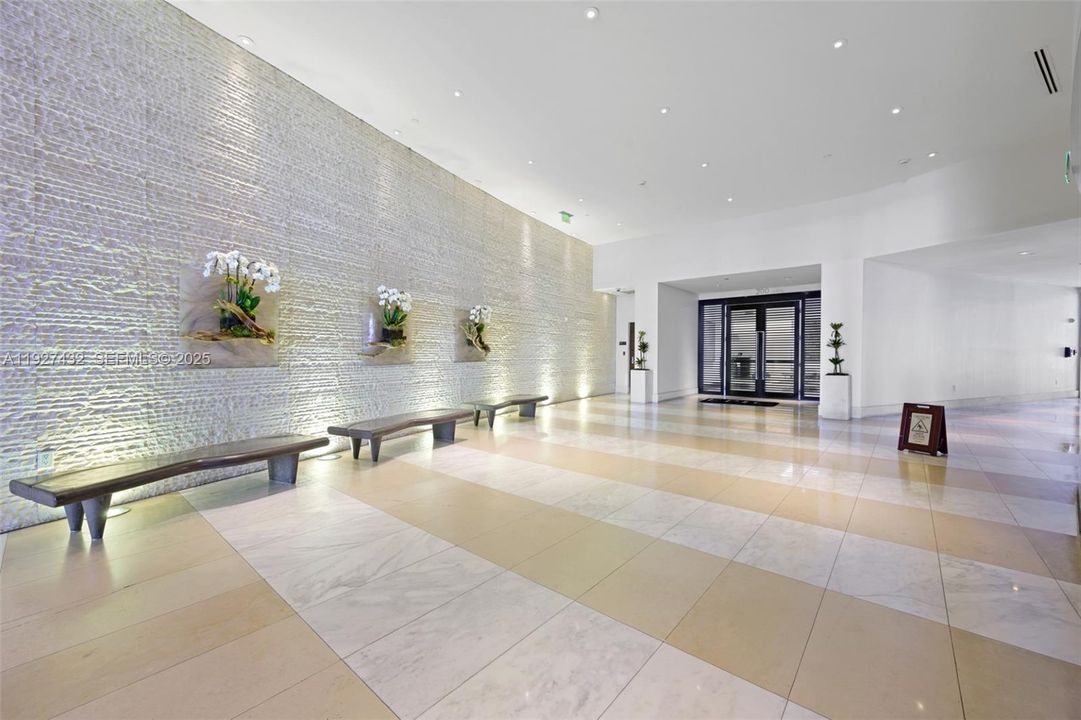 For Sale: $540,000 (1 beds, 1 baths, 822 Square Feet)