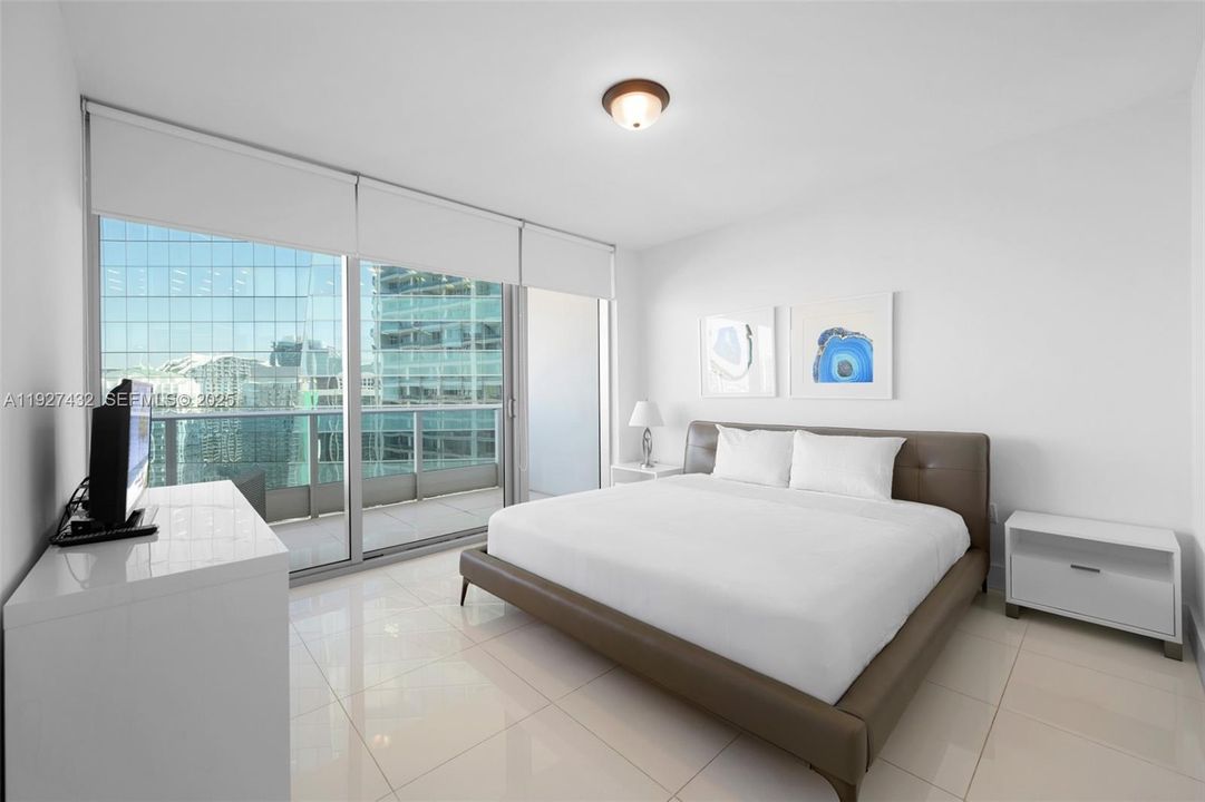 For Sale: $540,000 (1 beds, 1 baths, 822 Square Feet)