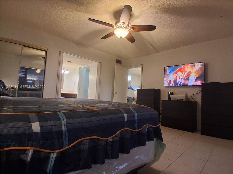 En Venta: $215,000 (2 camas, 2 baños, 1074 Pies cuadrados)