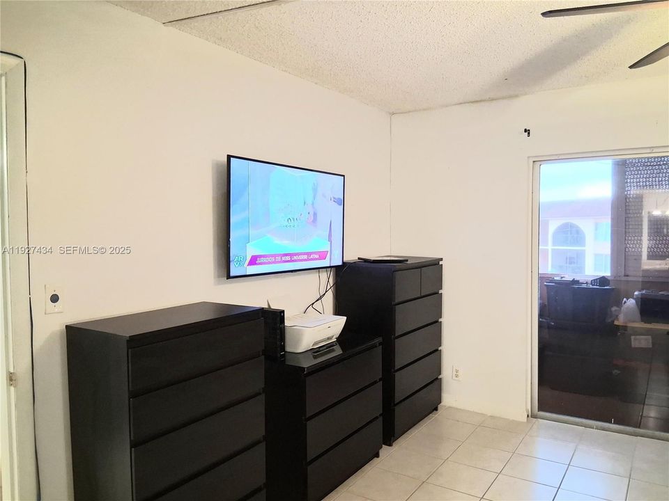 En Venta: $215,000 (2 camas, 2 baños, 1074 Pies cuadrados)