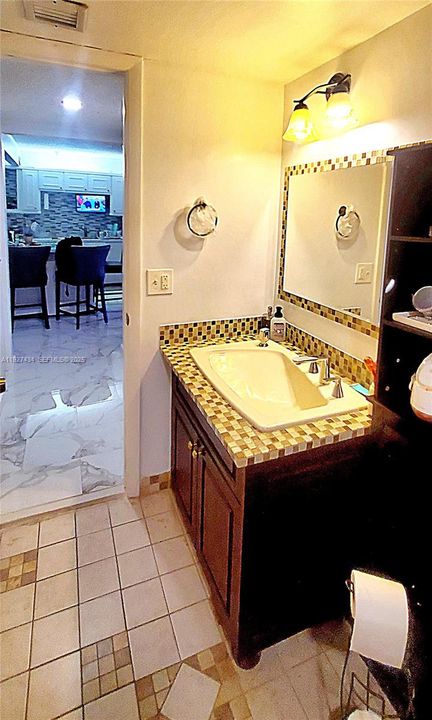 En Venta: $215,000 (2 camas, 2 baños, 1074 Pies cuadrados)