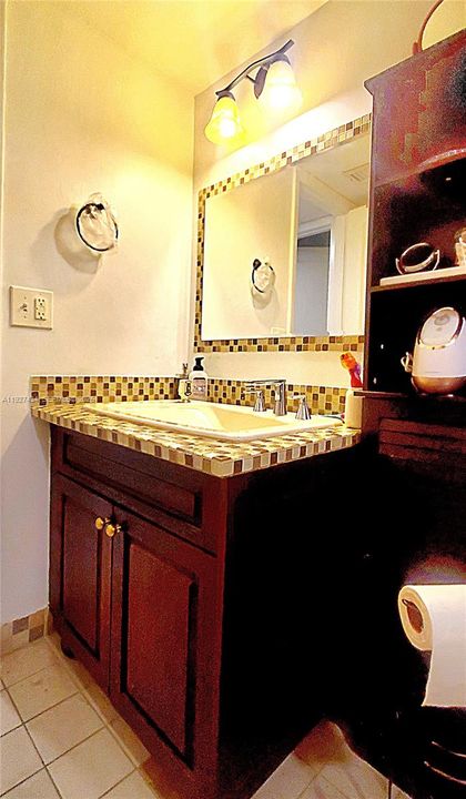 En Venta: $215,000 (2 camas, 2 baños, 1074 Pies cuadrados)