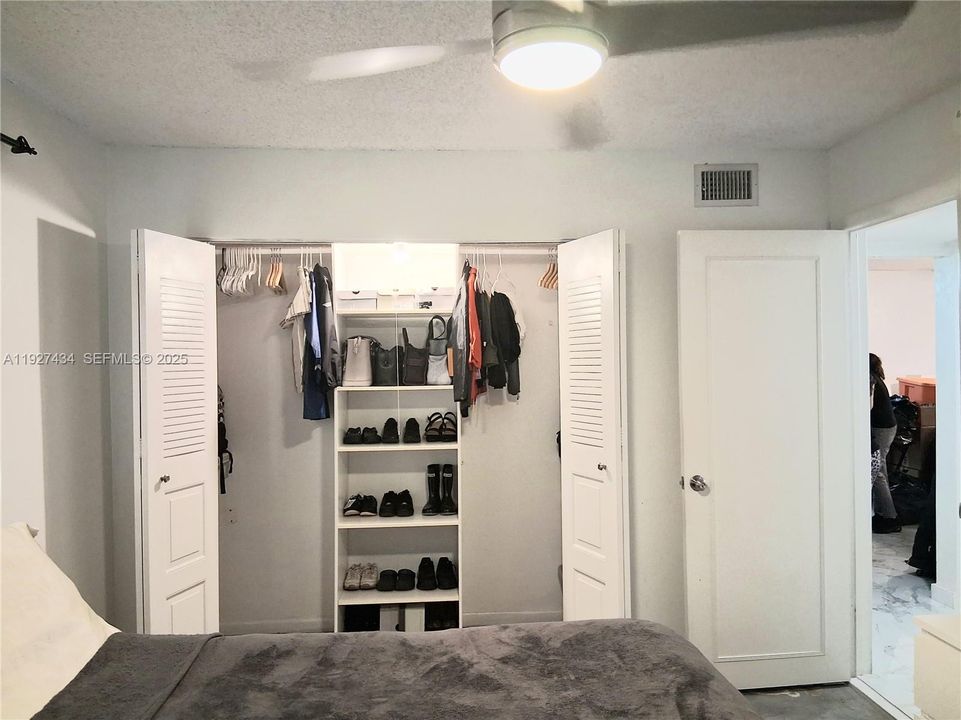 En Venta: $215,000 (2 camas, 2 baños, 1074 Pies cuadrados)