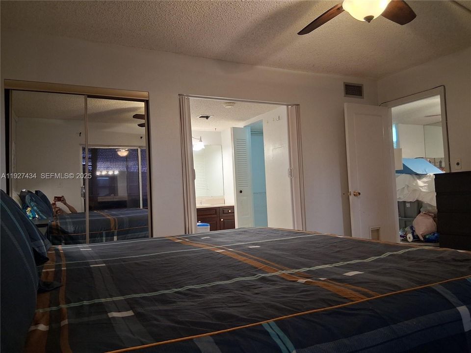 En Venta: $215,000 (2 camas, 2 baños, 1074 Pies cuadrados)