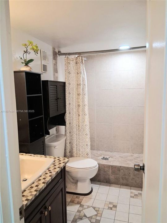 En Venta: $215,000 (2 camas, 2 baños, 1074 Pies cuadrados)