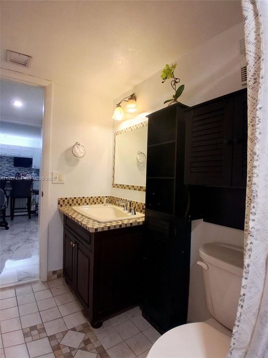 En Venta: $215,000 (2 camas, 2 baños, 1074 Pies cuadrados)