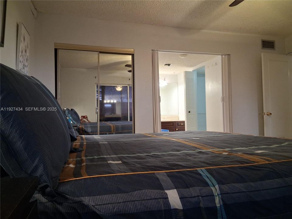 En Venta: $215,000 (2 camas, 2 baños, 1074 Pies cuadrados)