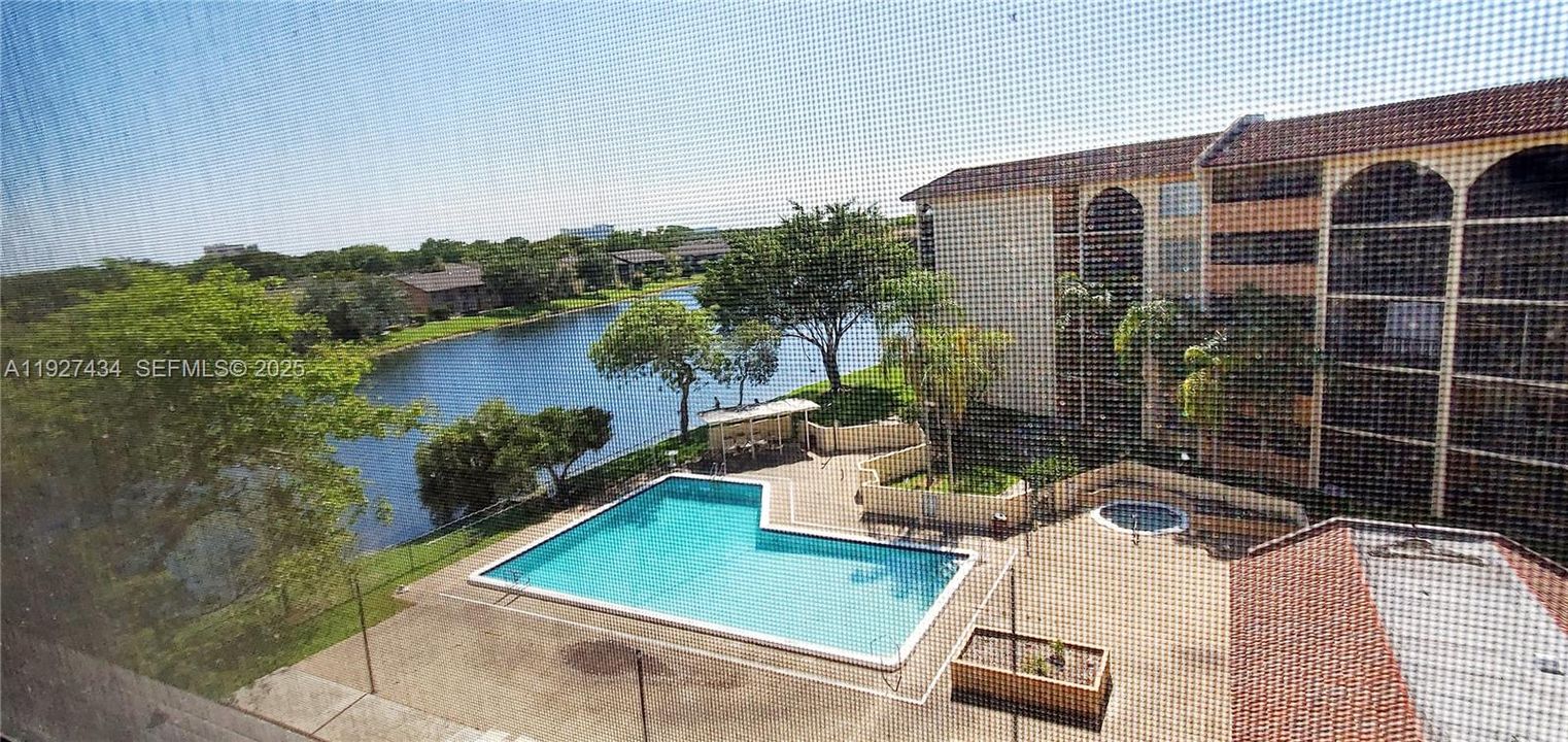 En Venta: $215,000 (2 camas, 2 baños, 1074 Pies cuadrados)