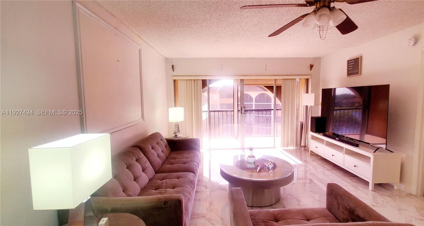 En Venta: $215,000 (2 camas, 2 baños, 1074 Pies cuadrados)